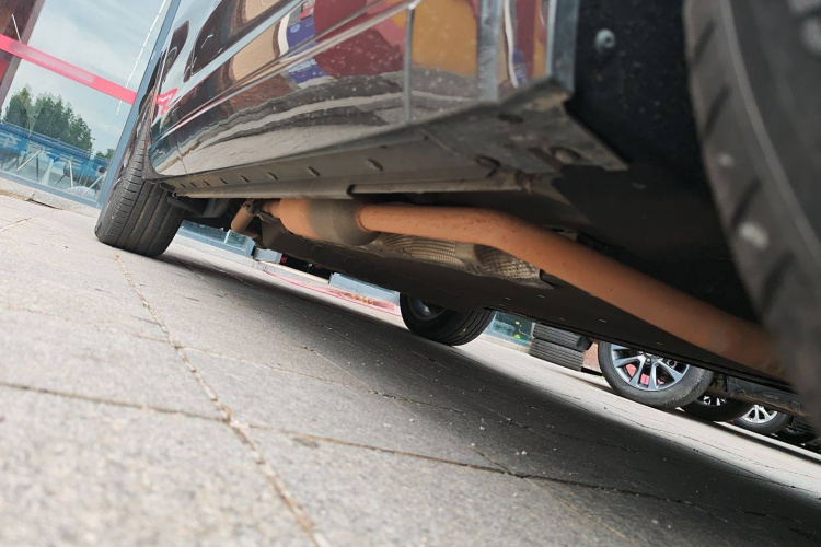 理想汽车 理想ONE 2021款 增程6座版机舱底盘29