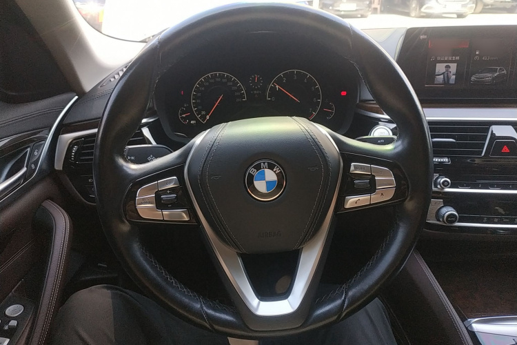 宝马5系 2019款 525Li 豪华套装中控内饰13