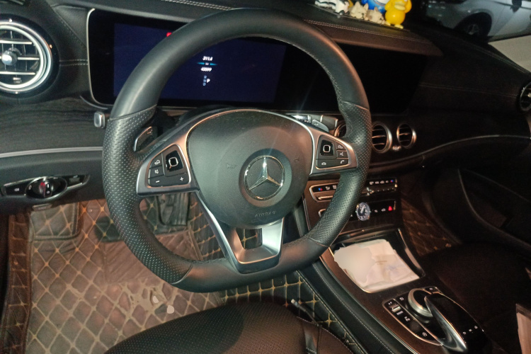 奔驰E级 2018款 改款 E 300 L 运动豪华型中控内饰13