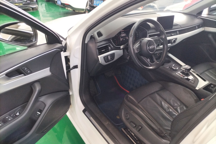 奥迪A4L 2017款 40 TFSI 时尚型中控内饰20