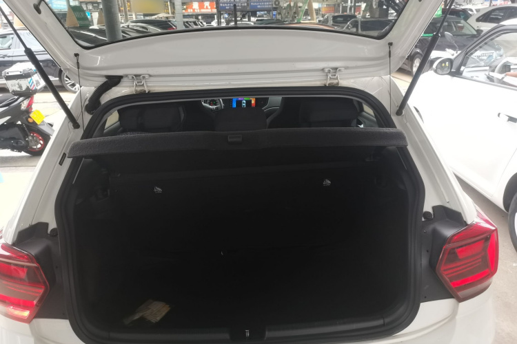 大众 Polo 2019款 Plus 1.5L 自动全景乐享版机舱底盘23