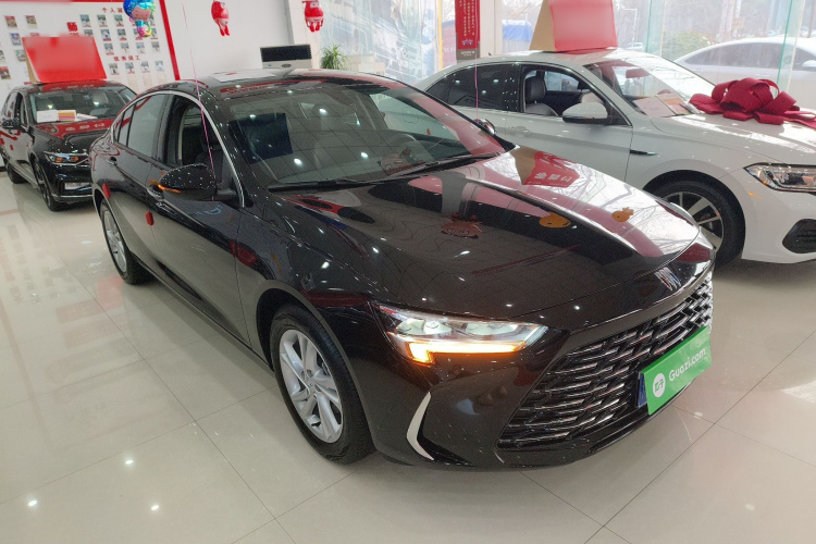 别克 君威 2024款 改款 25T 超享版车身外观3