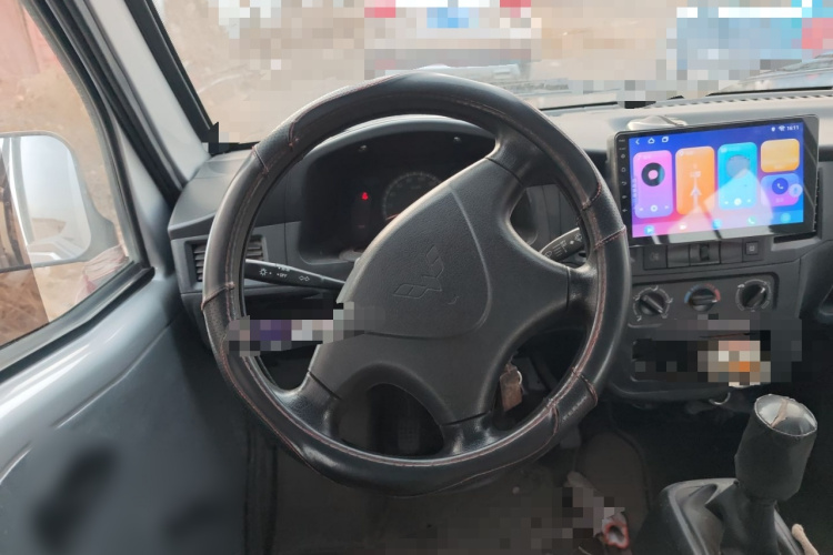 五菱汽车 五菱之光 2023款 1.5L 实用型 5/7座中控内饰13