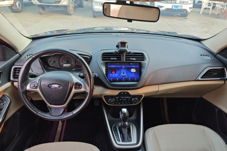 福特 福睿斯 2015款 1.5L 自动时尚型中控内饰12