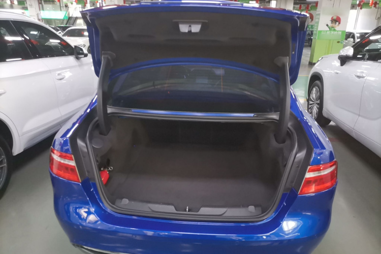 捷豹XEL 2018款 2.0T 200PS 精英版局部细节23