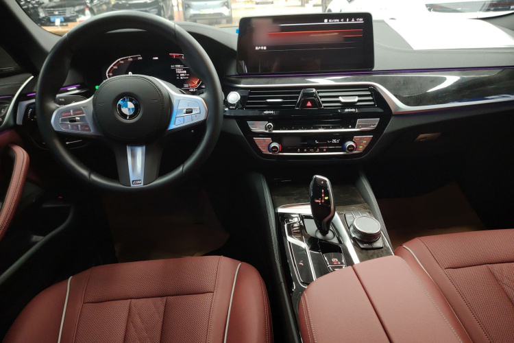 宝马5系 2022款 改款二 525Li M运动套装中控内饰7002