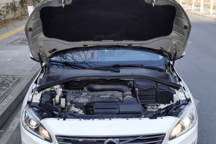 沃尔沃S60 2014款 S60L T5 智越版机舱底盘24