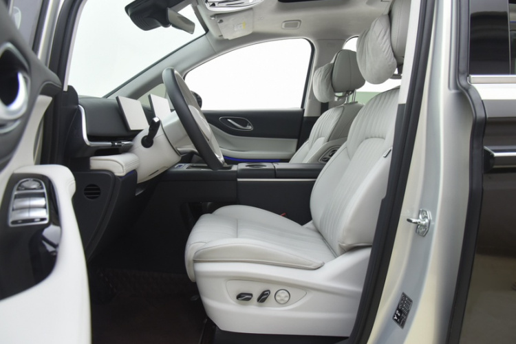 岚图汽车 岚图梦想家 2025款 PHEV 四驱旗舰乾崑版局部细节19