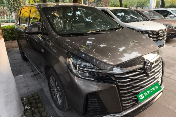 别克GL8 2023款 陆上公务舱 舒适型车身外观3