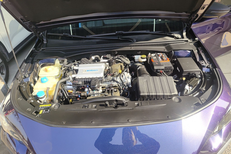 广汽传祺 影豹 2022款 270T DCT J16银河战机版机舱底盘24