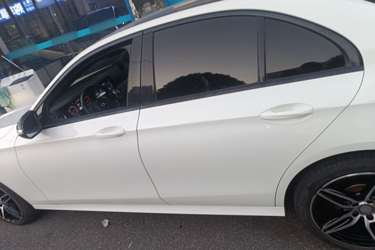 奔驰E级 2017款 E 200 运动型 4MATIC车身外观4