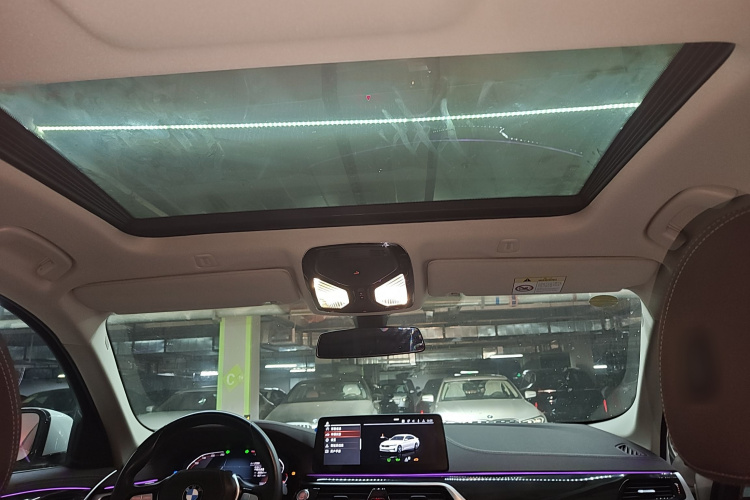 宝马5系 2022款 改款二 525Li 豪华套装中控内饰22