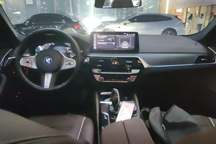 宝马5系新能源 2022款 改款二 535Le M运动套装中控内饰12