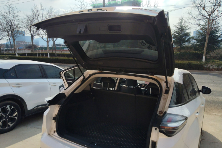 哪吒汽车 2023款 哪吒U-Ⅱ 挑战版 400 U秀 三元锂机舱底盘23