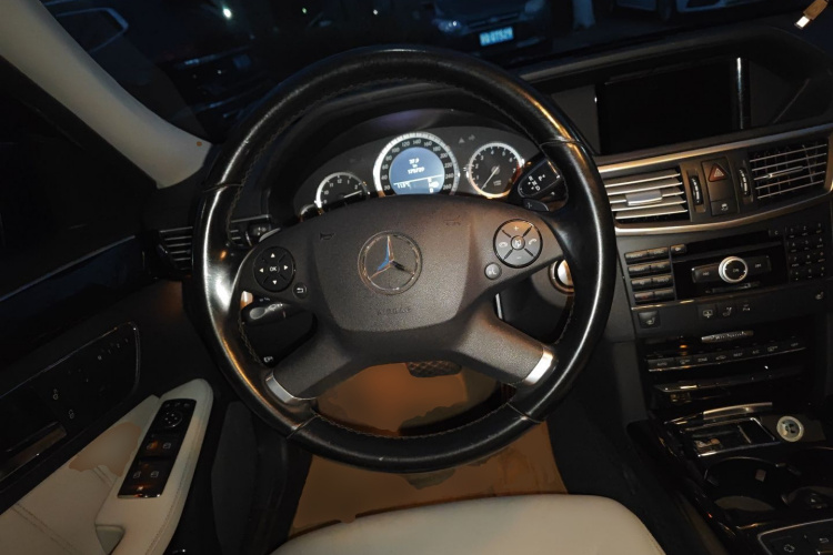 奔驰E级(进口) 2009款 E 300 时尚型中控内饰13