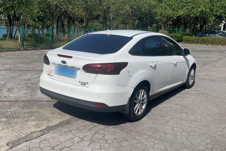 福特 福克斯 2017款 三厢 EcoBoost 125 自动超能风尚型智行版车身外观6003