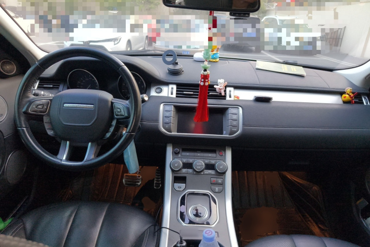 路虎 揽胜极光(进口) 2015款 2.0T 5门耀动版中控内饰12