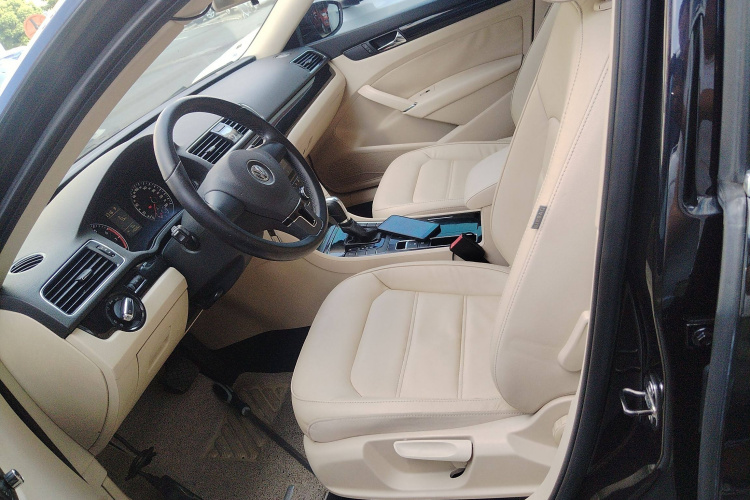 大众 帕萨特 2013款 1.8TSI DSG尊荣版局部细节19