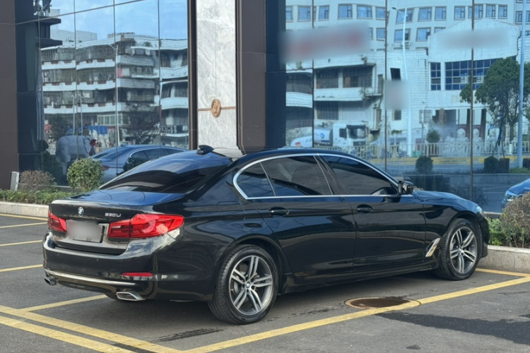 宝马5系 2019款 530Li 领先型 豪华套装车身外观6008