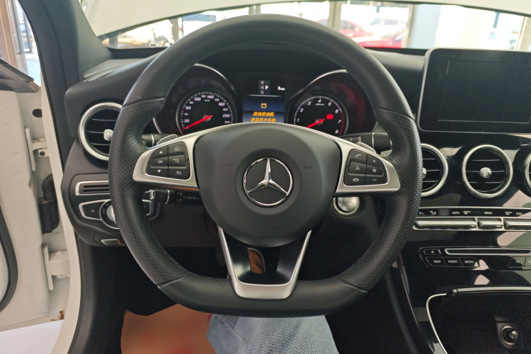 奔驰C级 2017款 C 200 运动版中控内饰13