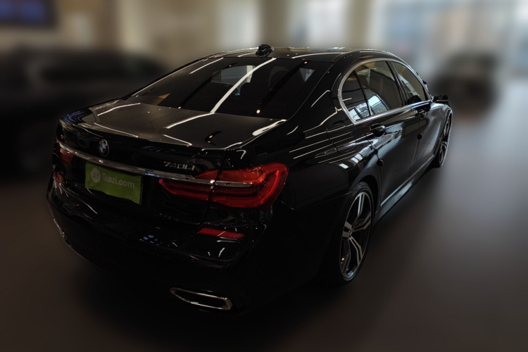 宝马7系 2018款 740Li xDrive 尊享型 M运动套装车身外观7