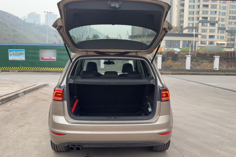 大众 高尔夫·嘉旅 2016款 230TSI 自动豪华型车身外观6006