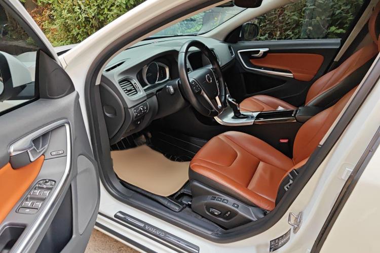 沃尔沃S60 2019款 S60L T5 智远版中控内饰7002