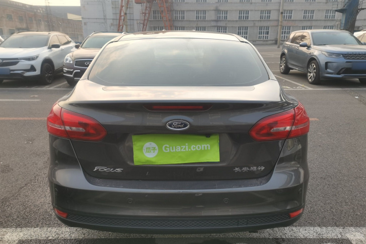 福特 福克斯 2015款 三厢 1.6L 自动风尚型车身外观6