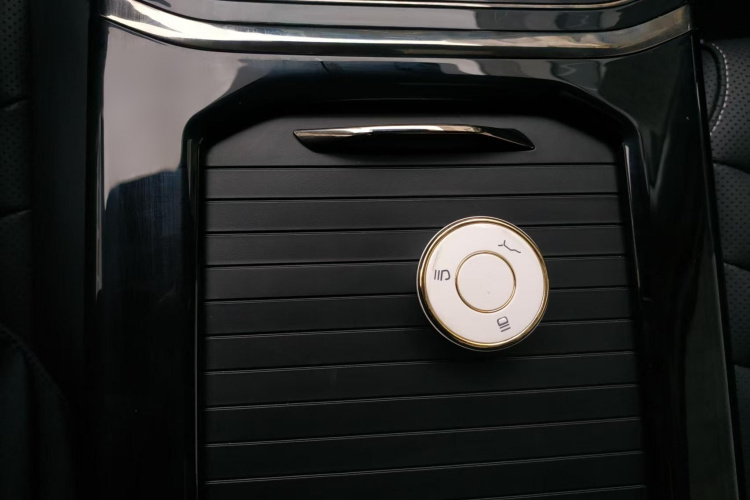 哪吒汽车 2022款 哪吒U-Ⅱ 610 三元锂中控内饰7001