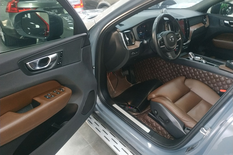 沃尔沃XC60新能源 2022款 T8 插电混动 四驱智远豪华版中控内饰20