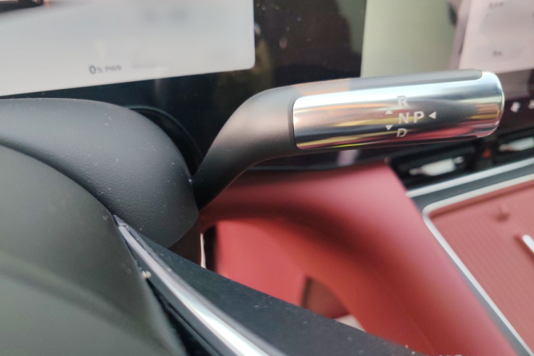 鸿蒙智行 问界M8 2025款 增程 Max+版 53.4kWh 6座版局部细节18