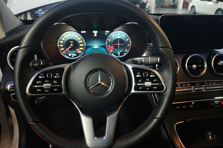 奔驰C级 2019款 改款 C 260 L 4MATIC 运动版局部细节13