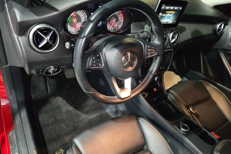 奔驰GLA 2016款 GLA 200 时尚型局部细节13