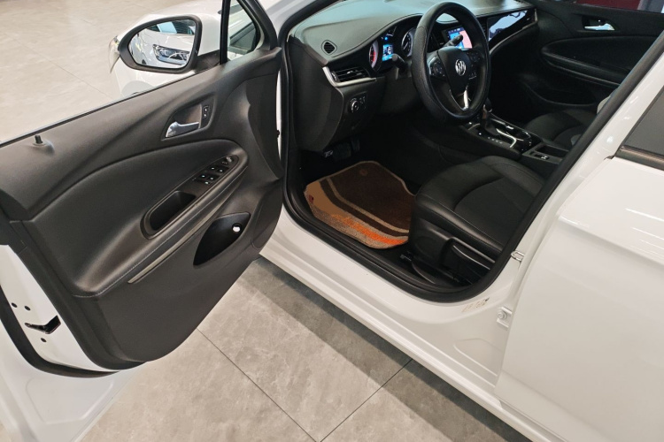 别克 威朗 2017款 三厢 20T 双离合领先型中控内饰20