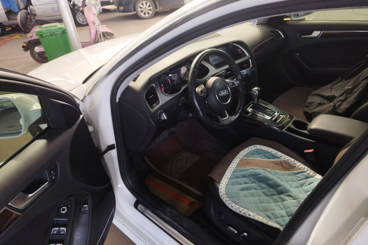 奥迪A4L 2013款 35 TFSI 自动标准型中控内饰20
