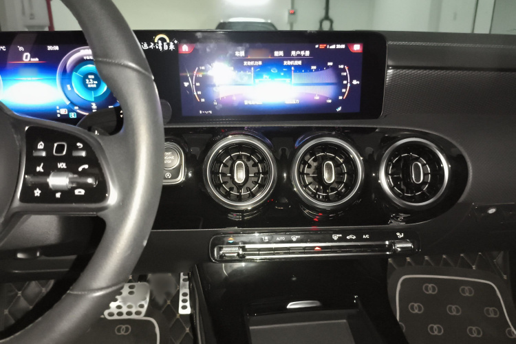 奔驰A级 2021款 A 200 L 运动轿车动感型局部细节16