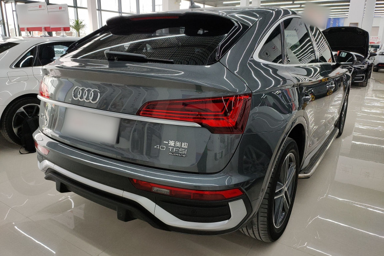 奥迪Q5L Sportback 2021款 40 TFSI 时尚型车身外观7