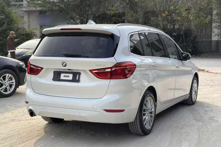 宝马2系多功能旅行车 2019款 220i 领先型车身外观6003