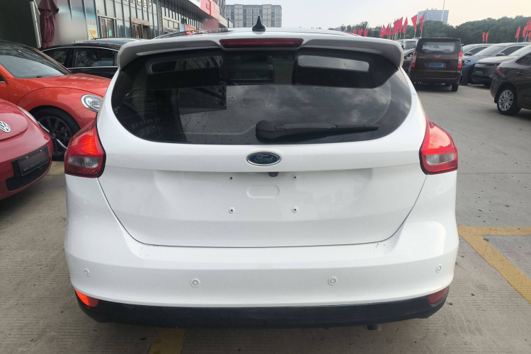 福特 福克斯 2020款 两厢经典 1.5L 自动风尚型车身外观6004