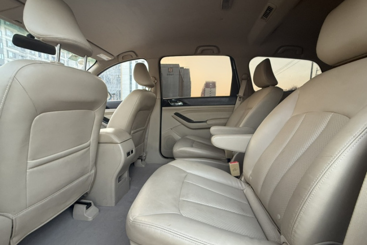 宝骏730 2014款 1.5L 手动舒适型 7座中控内饰7002