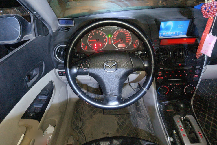 马自达6 2011款 2.0L 自动时尚型中控内饰13