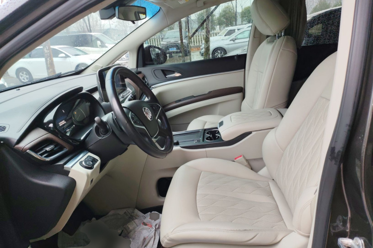 别克GL8 2020款 陆上公务舱 652T 舒适型中控内饰19