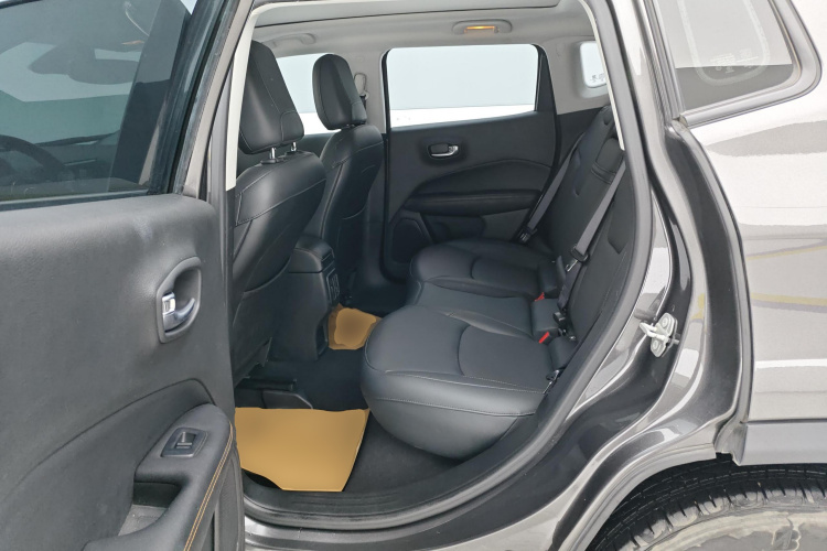 Jeep 指南者 2019款 220T 自动家享版中控内饰21