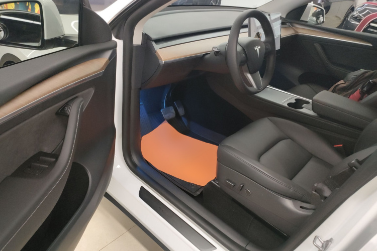 特斯拉 Model Y 2021款 长续航全轮驱动版中控内饰20
