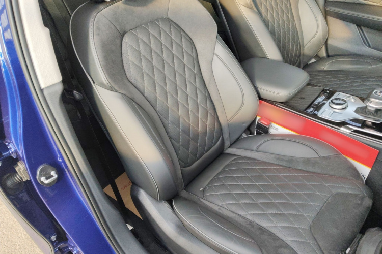 红旗HS5 2019款 2.0T 智联旗领四驱版局部细节41