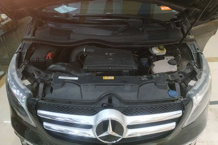 奔驰V级 2022款 V 260 L 长轴距尊贵版机舱底盘24