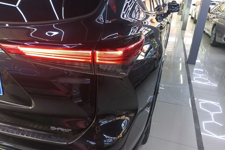 丰田 汉兰达 2022款 双擎 2.5L 四驱尊贵版 7座车身外观6006