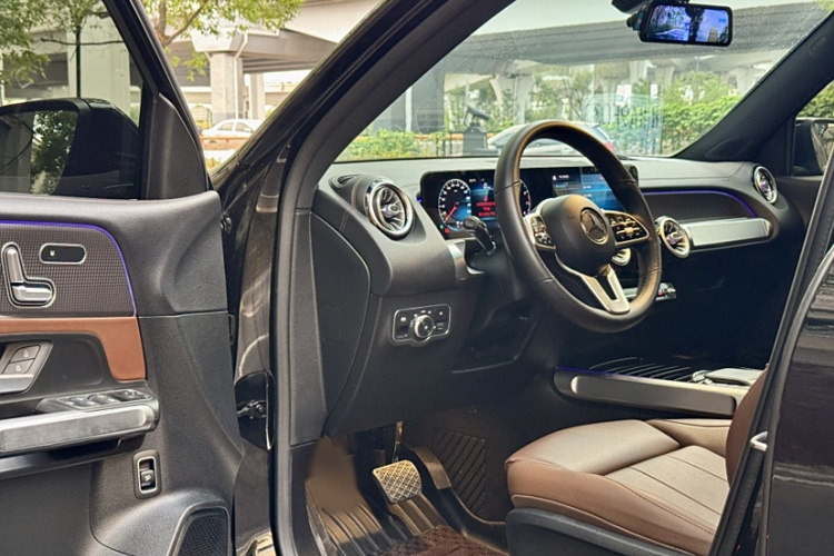 奔驰GLB 2021款 GLB 200 时尚型中控内饰7003