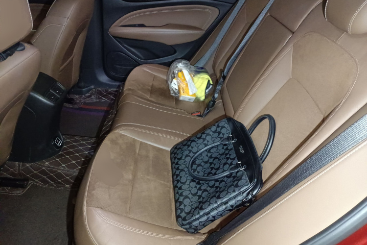 别克 君威 2017款 20T 尊贵型中控内饰21