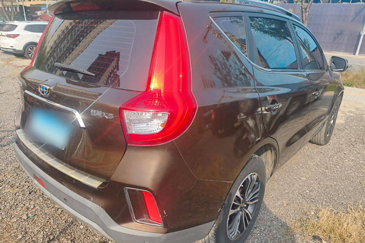 吉利汽车 远景X6 2016款 1.8L 手动尊贵型车身外观7